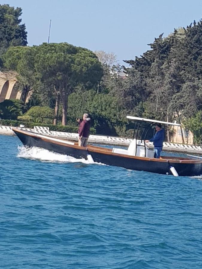 La Tana Del Pescatore Bríndisi Exterior foto